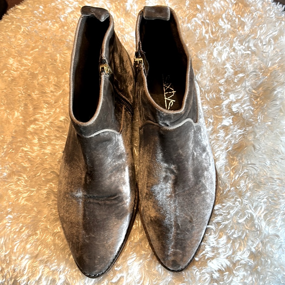 Velvet zippered ankle boots